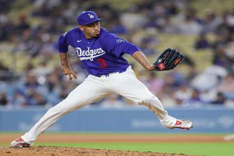 With Edwin Díaz injured, who will Dodgers use to get saves now?