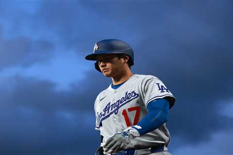 Shohei Ohtani ties Dodgers’ on-base streak record for LA, but can’t prevent loss to Giants
