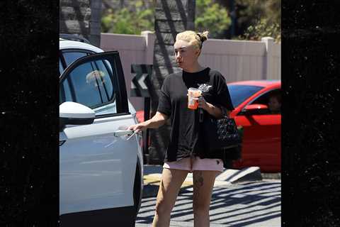 Amanda Bynes Looking Good on Solo Coffee Run Amid Weight Loss Effort