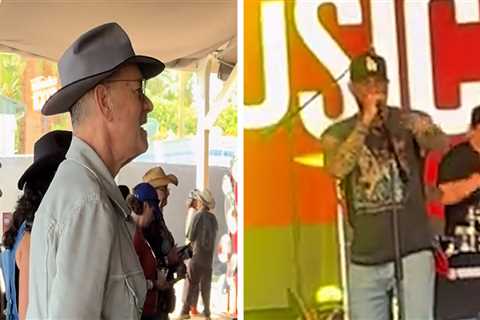 Tom Hanks Rocks Along to Son Chet's Stagecoach Performance