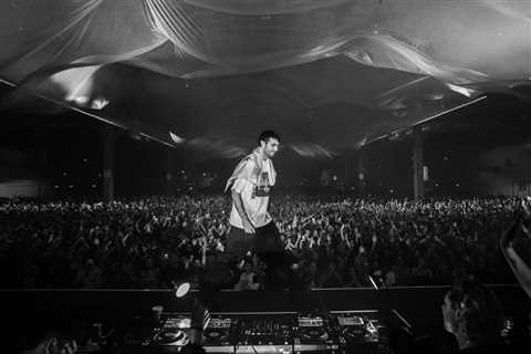 Fred again.. Discouraged Phone Use On His USB002 Tour, Now He’s Giving Away Photos & Videos From..