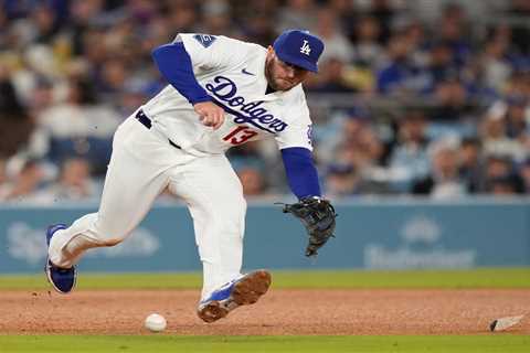 Dave Roberts bemoans rare off-night from Dodgers offense: ‘We have to have a better plan’