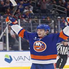 Islanders’ Matthew Schaefer named finalist for Calder Memorial Trophy after historic year