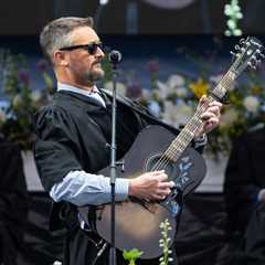 Eric Church Delivers UNC-Chapel Hill Commencement Speech Like a Guitar Lesson, Performs ‘Carolina’..