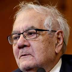 Barney Frank, Trailblazing Gay Politician, Dead at 86