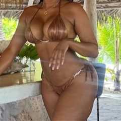 Hot Mom Bod In Metallic Bikini Guess Who!