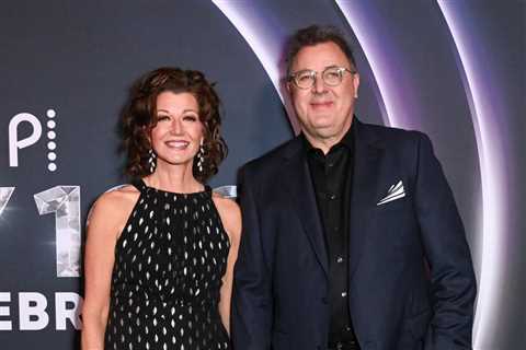 Amy Grant Reveals How Husband Vince Gill Encouraged Her to ‘Live the Life That You Get’ After Her..