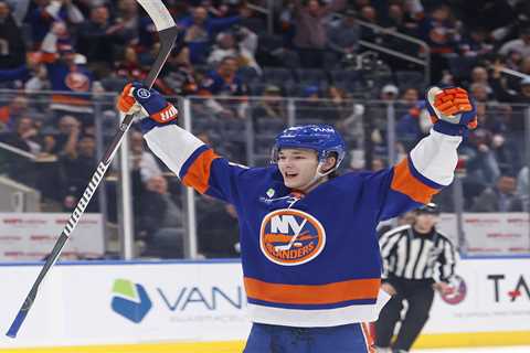 Islanders’ Matthew Schaefer named finalist for Calder Memorial Trophy after historic year