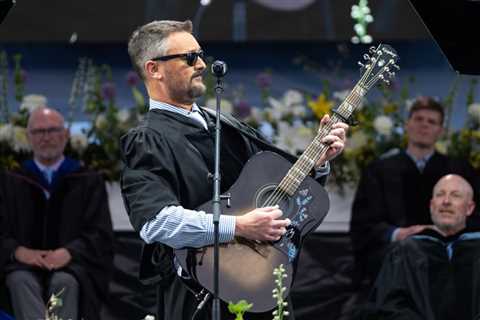 Eric Church Delivers UNC-Chapel Hill Commencement Speech Like a Guitar Lesson, Performs ‘Carolina’..