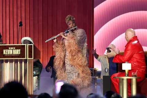 Lizzo Brings the Flute (and Height Jokes) to ‘The Roast of Kevin Hart’
