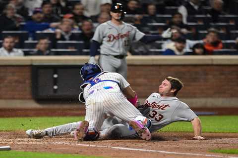 Umpire inadvertently helps Mets prevent run with chaotic collision