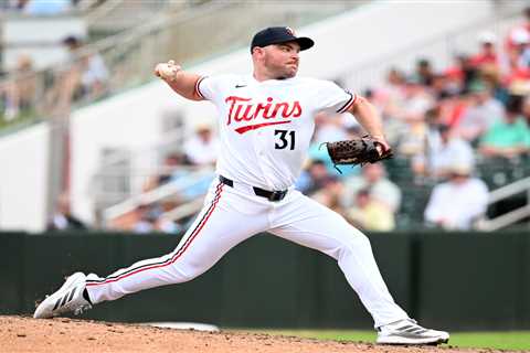 Liam Hendriks joins Cubs on minor league deal in search of All-Star form