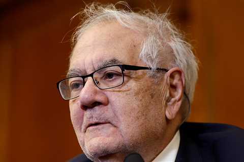 Barney Frank, Trailblazing Gay Politician, Dead at 86