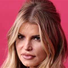Jessica Simpson Gets Emotional Detailing Previous Drinking Problem, On Video