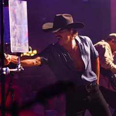 Tucker Wetmore Brings an Effervescent Energy to Billboard Country Live’s Night Two
