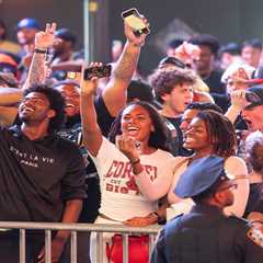Knicks fans go bonkers in NYC after Game 2 Finals win, celebrate in streets outside MSG: ‘Go New..