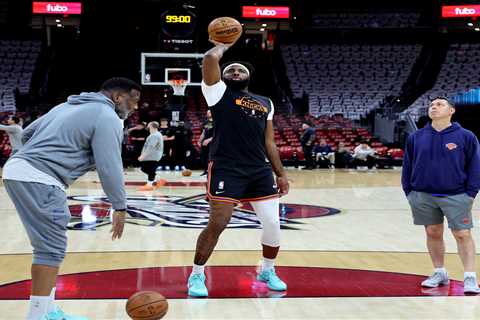 Mitchell Robinson takes part in Knicks’ practice as Game 1 status remains uncertain with broken..