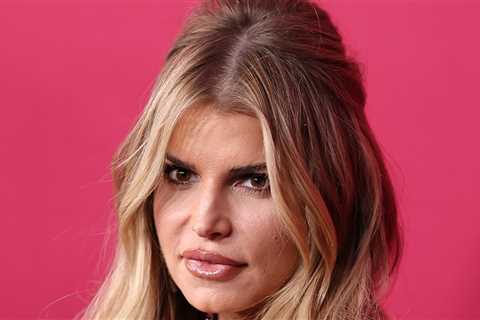 Jessica Simpson Gets Emotional Detailing Previous Drinking Problem, On Video