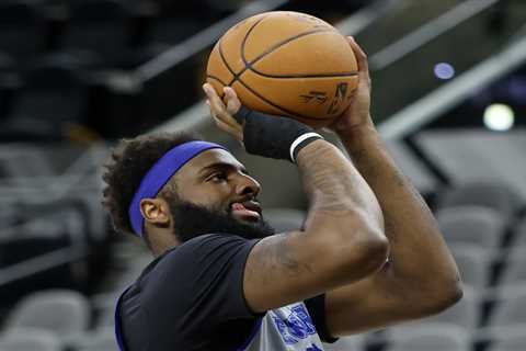 Mitchell Robinson practices, listed as questionable for Game 1 of  NBA Finals