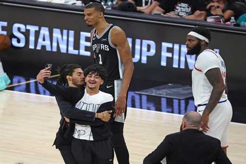 Buffalo Wild Wings slammed for offer to fan who ran on to court during Knicks-Spurs NBA Finals game