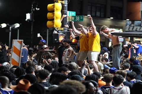 NYC abuzz as thousands celebrate Knicks’ stunning Game 4 victory — flooding streets, bars, bodegas: ..