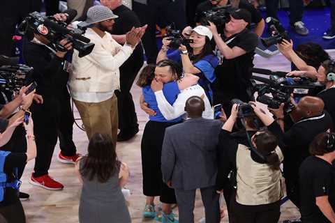 Mariska Hargitay has emotional moment with Jalen Brunson after Knicks win: ‘I love you’