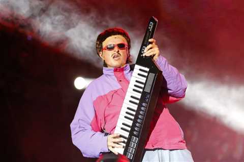 Oliver Tree, ‘Life Goes On’ and ‘Miss You’ Singer, Dies in Helicopter Crash