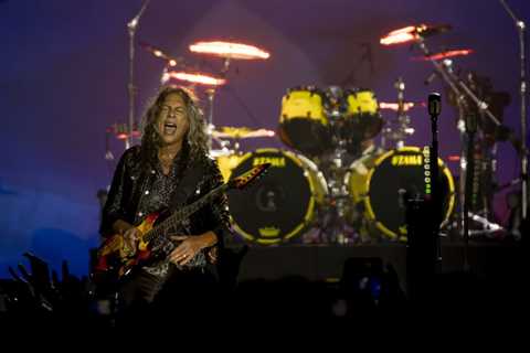Metallica’s Kirk Hammett Takes a Tumble Into the Dublin Crowd During ‘Seek & Destroy’
