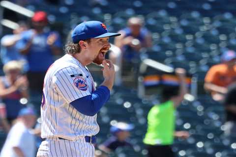 Mets demolished by Cubs in ugly first game of doubleheader