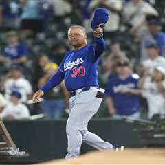 Dave Roberts becomes fastest manager to 1,000 wins as Dodgers beat A’s