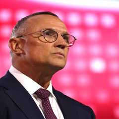 Steve Yzerman suddenly done as Red Wings GM amid Dylan Larkin trade drama