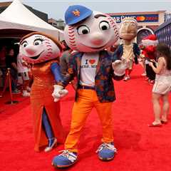 Mr. and Mrs. Mets get vociferously booed by Phillies fans at MLB All-Star Game