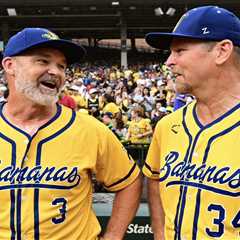 Cubs great Kerry Wood throws crazy-cool trick pitch in Savannah Bananas outing
