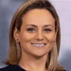 JPMorgan Banker Claims Naked, Drunk Boss Tried to Recruit Friend For Threesome