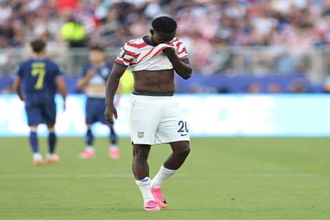 USMNT’s Folarin Balogun handed controversial red card with massive World Cup repercussions