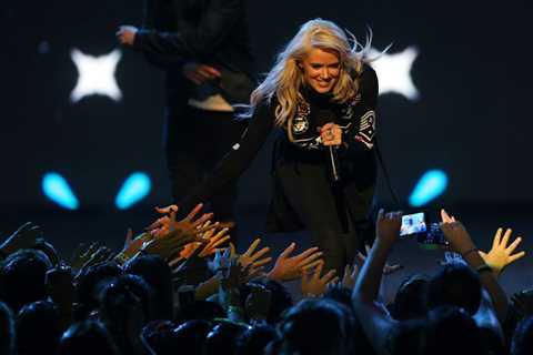 Lauren Bennett, ‘Party Rock Anthem’ Singer & G.R.L. Member, Dead at 37