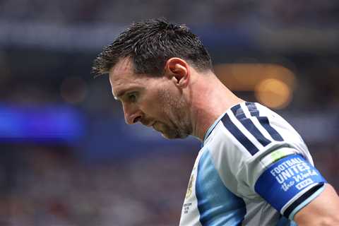 Lionel Messi misses penalty kick in World Cup shocker as Argentina in early trouble