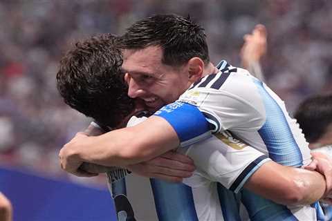 Argentina stuns Egypt with three late goals in epic World Cup comeback