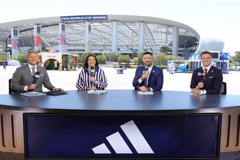 Pregnant Carli Lloyd claps back at body-shaming World Cup troll