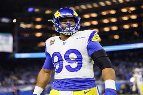 Aaron Donald seen training at Rams practice facility during offseason