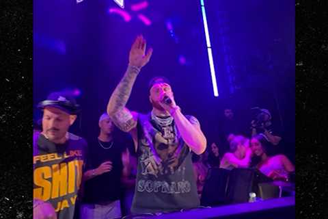 Raiders Star Maxx Crosby Hits Stage In Las Vegas, Turns Up Star Studded Party!