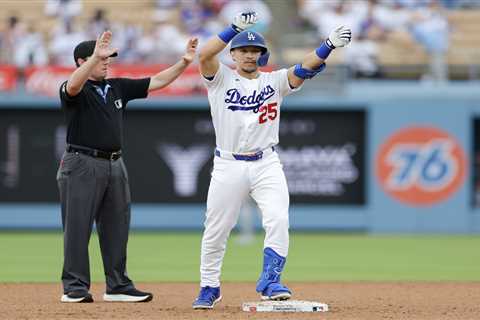 Dodgers end first half with dud, playing sloppy again in sweep to Dbacks
