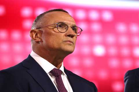 Steve Yzerman suddenly done as Red Wings GM amid Dylan Larkin trade drama