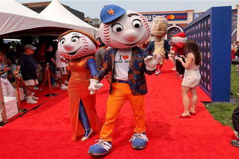 Mr. and Mrs. Mets get vociferously booed by Phillies fans at MLB All-Star Game