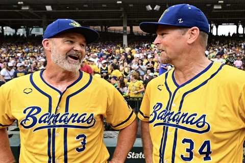 Cubs great Kerry Wood throws crazy-cool trick pitch in Savannah Bananas outing
