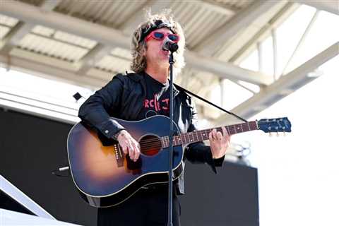 Green Day’s Billie Joe Armstrong Crashes San Diego Comic-Con For Pop-Up Ice Cream Truck Performance ..