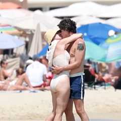 Katy Perry and Justin Trudeau Kissing on the Beach in France