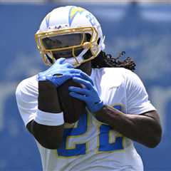 Giants sign Najee Harris in intriguing addition to crowded running back room