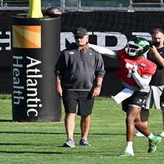Geno Smith provides one iffy highlight in shaky Jets practice