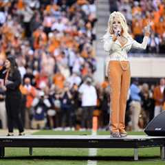 Dolly Parton to Be Honored by Tennessee Football Team With Special Helmet Decal: ‘The Queen of East ..
